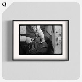 アートポスター-Tailor Cutting Cloth
 - ラッセル リー Poster.