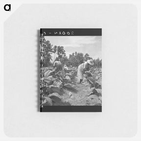 アートメモ帳-Tenants Topping and Suckering Tobacco Plants - ドロテア ラング Memo.