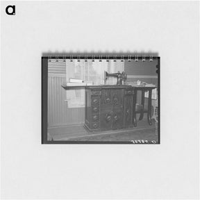 アートメモ帳-Sewing Machine in a Fruit Farmer's Home
 - ラッセル リー Memo.
