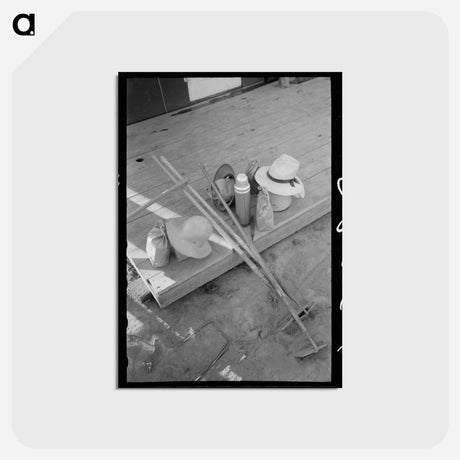アートポストカード-Belongings at Nyssa Camp
 - ラッセル リー Postcard.