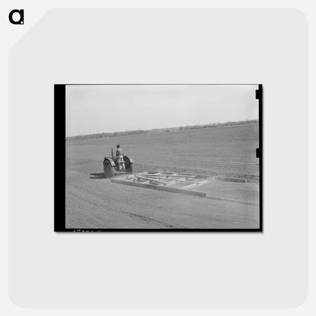 アートポストカード-Tractor Smoothing Soil
 - ラッセル リー Postcard.
