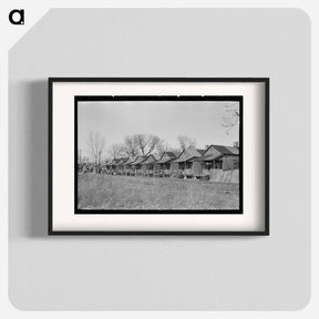 アートポスター-Housing across the Railroad Tracks, Greenville, Mississippi
 - ラッセル リー Poster.