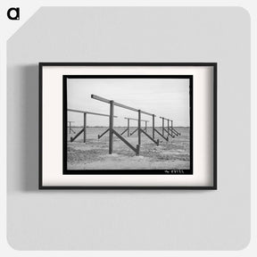 アートポスター-Clotheslines at the Migratory Labor Camp
 - ラッセル リー Poster.