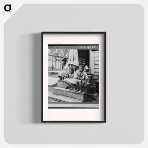 アートポスター-Children of turpentine worker near Cordele, Alabama. The father earns one dollar a day - ドロテア ラング Poster.