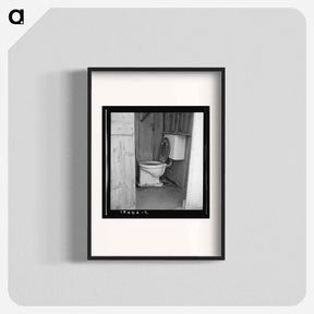 アートポスター-Toilet for ten cabins, men, women and children in auto camp for Arkansawyers, recent migrants to California. - ドロテア ラング Poster.