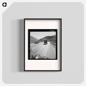 アートポスター-On U.S. 99. in Kern County on the Tehachapi Ridge. Migrants travel seasonally back and forth between Imperial Valley and the San Joaquin Valley over this ridge. Sourced from the Library of Congress. - ドロテア ラング Poster.