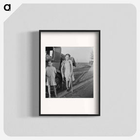 アートポスター-Children of Oklahoma drought refugees on highway near Bakersfield, California - ドロテア ラング Poster.