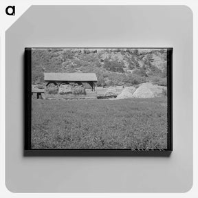 アートパネル-Alfalfa Field and Hay Barn
 - ラッセル リー Canvas.