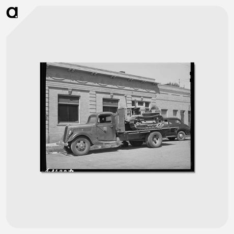 アートポストカード-Tractor in Town
 - ラッセル リー Postcard.