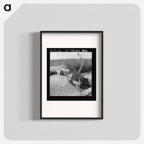アートポスター-Irrigation ditch alongside the road. Imperial Valley, California. - ドロテア ラング Poster.
