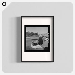 アートポスター-Drought refugees stopped at inspection station on the California-Arizona state line to have their baggage examined for plant pests - ドロテア ラング Poster.
