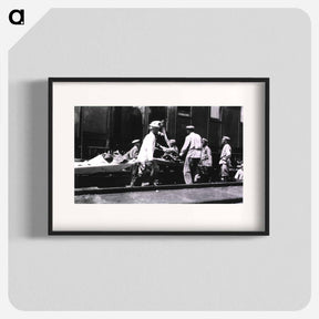 アートポスター-Loading Typhoid Patients onto a Hospital Train, Station 83, Manchuria
 - 国立医学図書館 Poster.