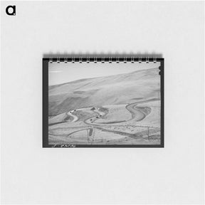 アートメモ帳-Highway Leading Down to the Gorge at the Columbia River, Klickitat County, Washington
 - ラッセル リー Memo.