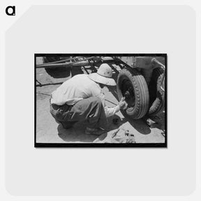 アートポストカード-Day Laborer and Tractor
 - ラッセル リー Postcard.