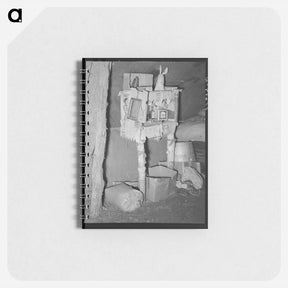 アートメモ帳-Improvised Medicine Cabinet in Tent Home
 - ラッセル リー Memo.