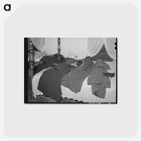 アートポストカード-Coats of Home Demonstration Club Members on Bed
 - ラッセル リー Postcard.