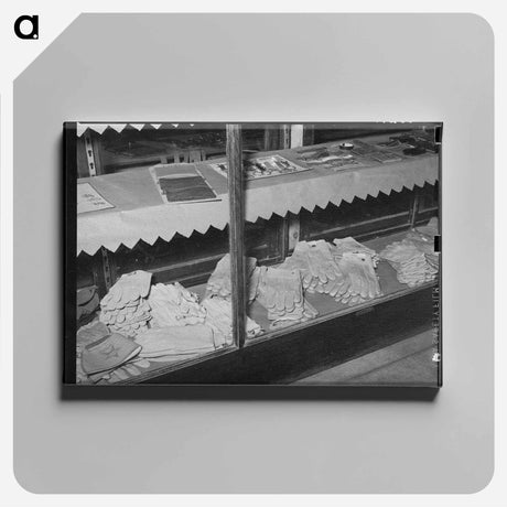 アートパネル-Gloves and Wristwatches in Display Counter, Alpine, Texas
 - ラッセル リー Canvas.