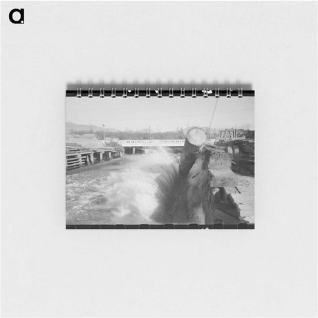 アートメモ帳-Logs Rolling into the Pond, Tillamook, Oregon
 - ラッセル リー Memo.