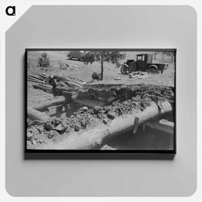 アートパネル-John Adams Extracting Piñon Pole from Dugout Roof, Pie Town, New Mexico
 - ラッセル リー Canvas.