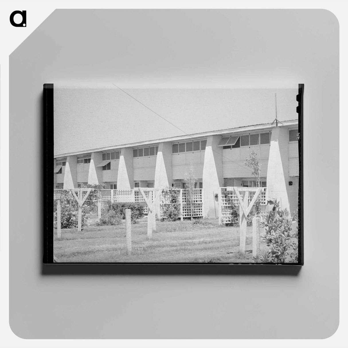 アートパネル-Backyards of Apartment Building at the Arizona Part-Time Farms
 - ラッセル リー Canvas.