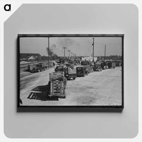 アートパネル-Lineup of Trucks Waiting to Be Unloaded at Stockyard, San Angelo, Texas
 - ラッセル リー Canvas.