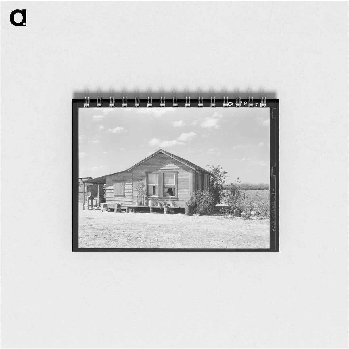 アートメモ帳-Bench of Potted Plants at Side of Home
 - ラッセル リー Memo.