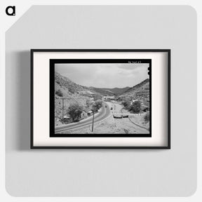 アートポスター-Highway on the Outskirts of Bisbee, Arizona
 - ラッセル リー Poster.