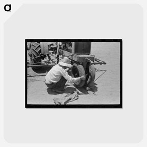 アートポストカード-Day Laborer Examining Tractor Wheel Bearing
 - ラッセル リー Postcard.