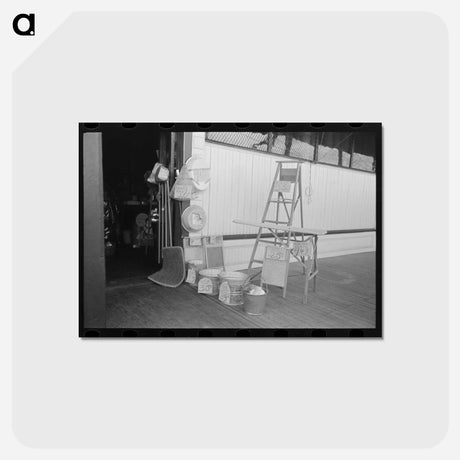 アートポストカード-Articles in Front of General Store, Garyville, Louisiana
 - ラッセル リー Postcard.