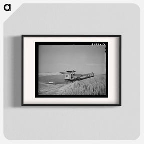 アートポスター-Caterpillar-Drawn Combine in Wheat Fields, Whitman County, Washington
 - ラッセル リー Poster.