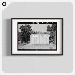 アートポスター-Public Privies, Pie Town, New Mexico
 - ラッセル リー Poster.