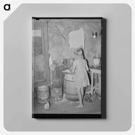 アートパネル-Sharecropper's Daughter and Chicken in Kitchen of Shack Home
 - ラッセル リー Canvas.