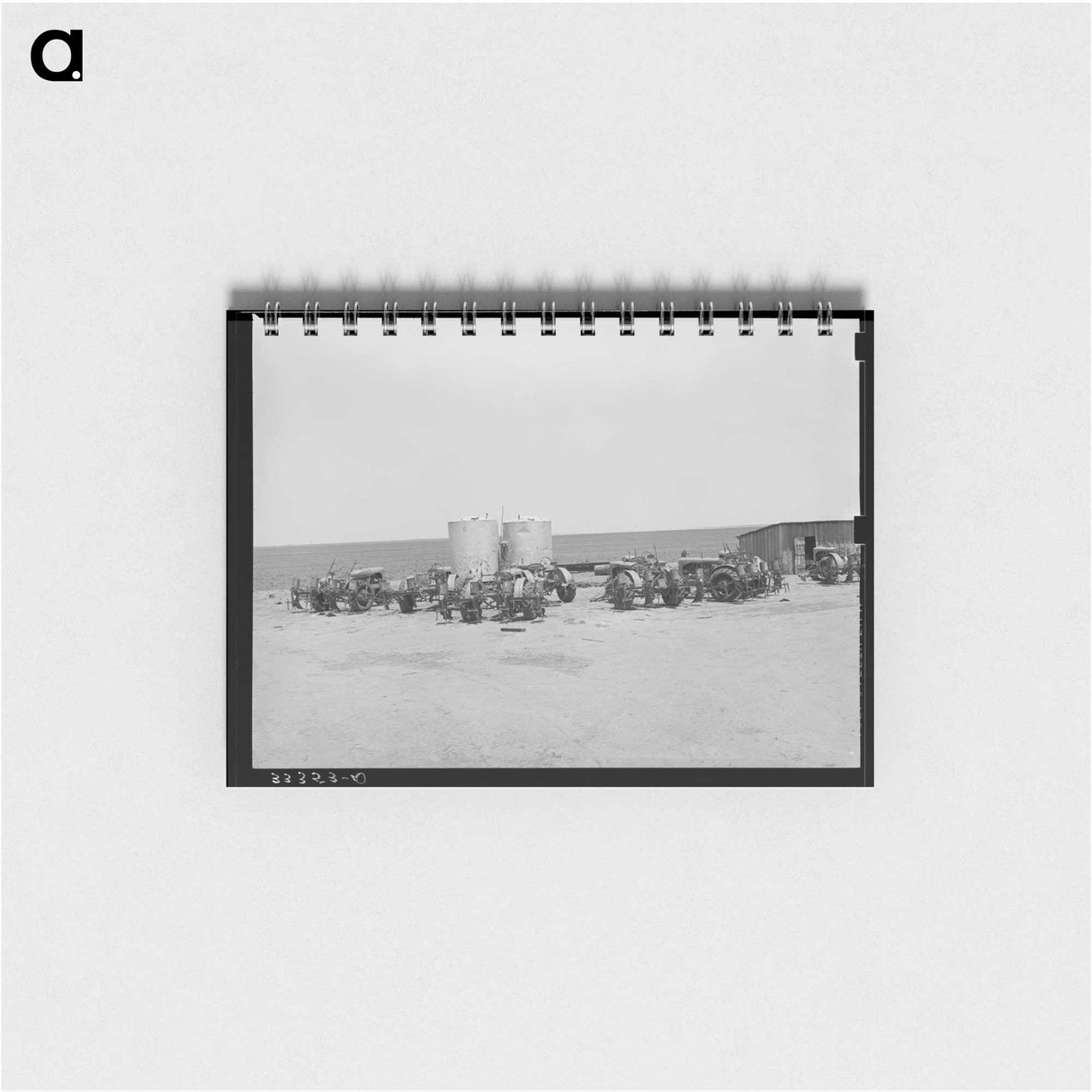 アートメモ帳-Tractors and Gasoline Tanks on Farm Near Ralls, Texas
 - ラッセル リー Memo.
