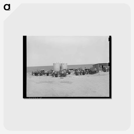 アートポストカード-Tractors and Gasoline Tanks on Farm Near Ralls, Texas
 - ラッセル リー Postcard.
