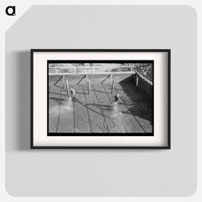 アートポスター-Wetting Down Freshly-Poured Concrete, Shasta Dam, Shasta County, California
 - ラッセル リー Poster.