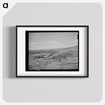 Highway Leading Down to the Gorge at the Columbia River
 - ラッセル リー Poster.