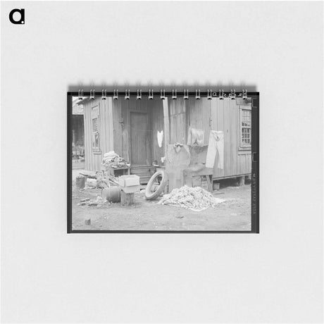 アートメモ帳-Clothing and Belongings Outside a House
 - ラッセル リー Memo.