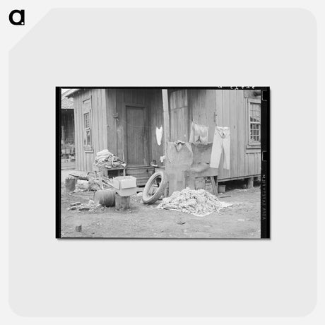 アートポストカード-Clothing and Belongings Outside a House
 - ラッセル リー Postcard.