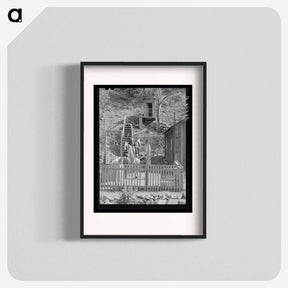 アートポスター-Backyard with Steps to Privy, Mogollon, New Mexico
 - ラッセル リー Poster.
