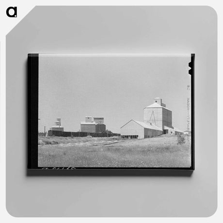 アートパネル-Wheat Elevators, Sack Warehouse, and Railroad Cars, Craigmont, Idaho
 - ラッセル リー Canvas.
