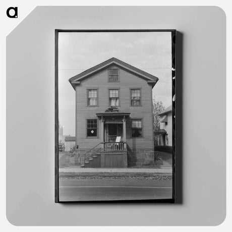 アートパネル-House with Articles on Roof of Porch During Fall House Cleaning, Meriden, Connecticut
 - ラッセル リー Canvas.