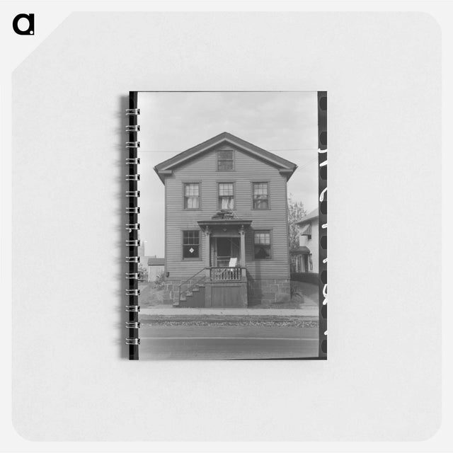 アートメモ帳-House with Articles on Roof of Porch During Fall House Cleaning, Meriden, Connecticut
 - ラッセル リー Memo.