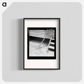 アートポスター-Untitled photo, possibly related to: Kitchen door of Zollie Lyon's house. Note brushbroom. Wake County, North Carolina - ドロテア ラング Poster.