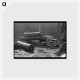 アートポストカード-Loading Logs onto Truck
 - ラッセル リー Postcard.