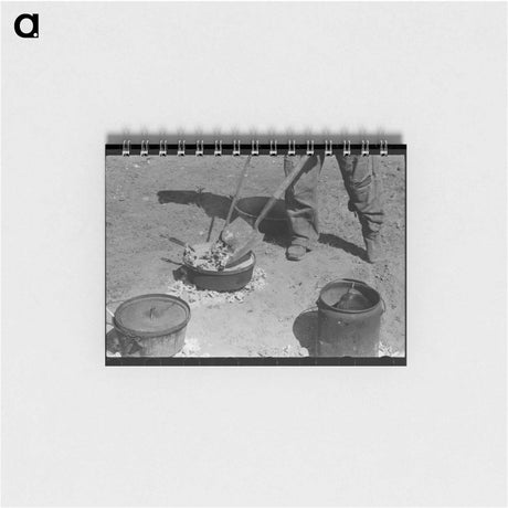 アートメモ帳-Placing Coals on Lid of Dutch Oven Near Marfa, Texas
 - ラッセル リー Memo.