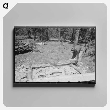 アートパネル-Putting Log into Place Before Hewing into Tie, Pie Town, New Mexico
 - ラッセル リー Canvas.