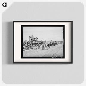 アートポスター-Road Workers Building a Bridge, Menard County, Texas
 - ラッセル リー Poster.