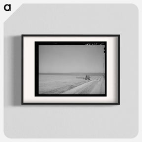 アートポスター-Caterpillar-Drawn Combine in Wheat Field, Walla Walla County, Washington
 - ラッセル リー Poster.