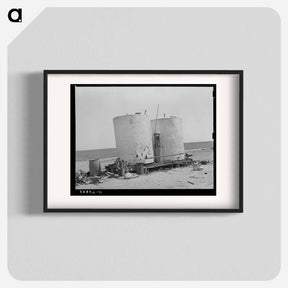 アートポスター-Gasoline Storage Tanks on Farm near Ralls, Texas
 - ラッセル リー Poster.