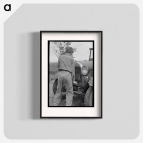 アートポスター-Migrant Boy Preparing to Crank His Car, Muskogee, Oklahoma
 - ラッセル リー Poster.